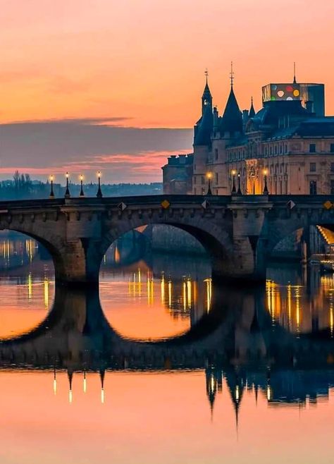 Pont Neuf Paris, Royal Aesthetic, I Love Paris, Old Bridge, Tag Your Friends, Beautiful World, Paris France, Switzerland, Travel Inspiration