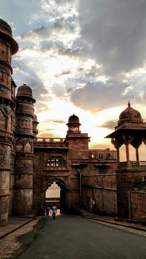 History Of India Aesthetic, Murud Janjira Fort Photography, Gwalior Fort Photography, Indian Forts Aesthetic, Gwalior Aesthetic, Indian Castle Aesthetic, India Asthetic Pics, Fort Sketch, Royal Aesthetic Castle