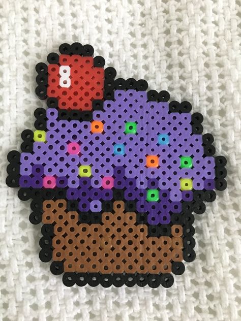 I made a cute cupcake out of just a few colors of perler beads. Cake Perler Beads, Cute Cupcake, Perler Ideas, Motifs Perler, Beads Designs, Beads Ideas, Iron Beads, Cute Cupcakes, Perler Beads Designs