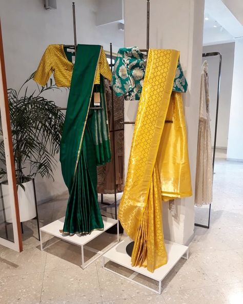 OGAAN INDIA on Instagram: “#RawMango’s exquisitely woven #Benarasi saris transform effortlessly from relaxed to formal dress-codes. Find them at our Banjara Hills��…” Saree Display, Saree Boutique, Boutique Interiors, Saree Drapes, Fashion Window Display, Car Porch, Clothing Store Displays, Boutique Designs, Formal Dress Code