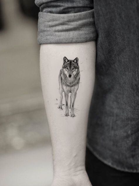 Wolves Tattoo, Wolf Tattoos For Women, Small Wolf Tattoo, Wolf Tattoos Men, Tattoo On Wrist, Wolf Tattoo Sleeve, Famous Tattoos, Clever Tattoos, Wolf Tattoo Design