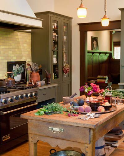 Chez Panisse and Edible Schoolyard’s Alice Waters on Natural Design - ELLE DECOR Alice Waters, Kitchen Notes, Dirty Kitchen, Celebrity Chef, Chefs Kitchen, Celebrity Chefs, Home Chef, Kitchen Layout, Kitchen Style