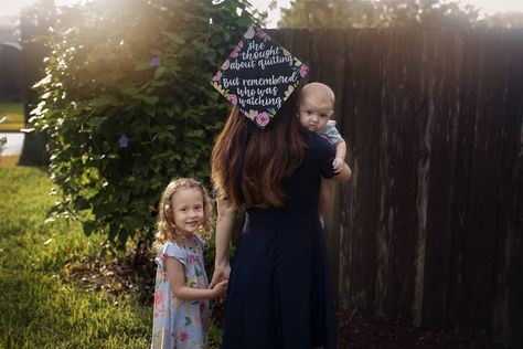 College Graduation Cap Ideas For Moms, College Graduation Pictures With Kids, Mom College Graduation Pictures, Single Mom Graduation Pictures, Nursing Graduation Pictures With Kids, Graduation Pictures With Baby, Nurse Graduation Pictures With Kids, Mom Graduation Pictures, Graduation Pics With Kids