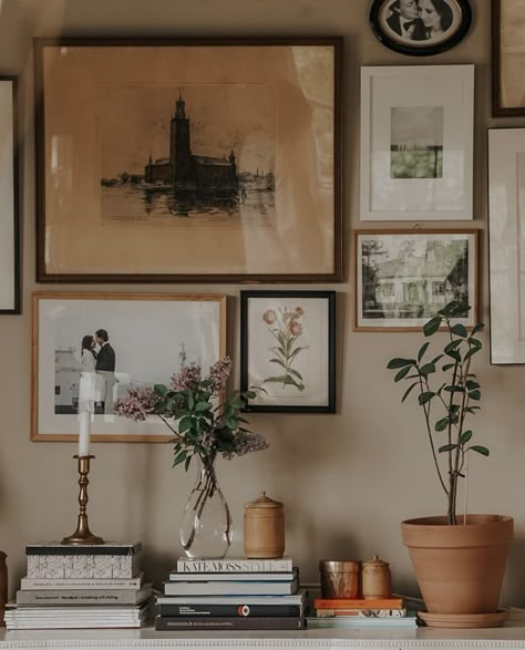 Gallery Wall On Shelves, Vintage Frame Photo Wall, Different Types Of Interior Styles, Wedding Gallery Wall Ideas Living Room, Layered Gallery Wall, Nate And Jeremiah Living Room, Gallery Wall With Bookshelves, Home Decor Vintage Modern, Home Decor Details