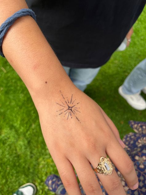 jagua henna star design temporary tattoo Henna Designs Stars, Jagua Tattoo Design, Star Henna Designs, Jagua Design, Star Henna, Hanna Tattoo, Henne Tattoo, Jagua Henna, Jagua Tattoo