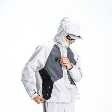 Description: Elevate your outdoor style with our Spliced Splash-Proof Outdoor Zipper Jacket, where modern aesthetics and functionality converge. Its classic grey and white hues exude a futuristic touch, ensuring you stand out in any setting. The dual grey patches on the chest are not only decorative but also cleverly hide pockets. Additionally, its splash-proof fabric ensures you remain dry without compromising on style. The jacket features an adjustable draw-string hood, along with waterproof z