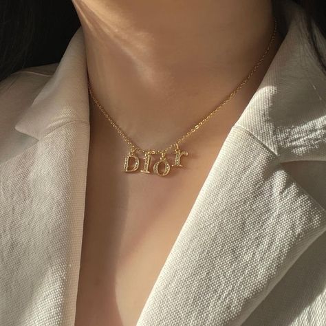 Dior Gold Necklace, Dior Jewelry Necklace, Lv Jewelry, Jewellery Dainty, Jewelry Cheap, Dior Gold, Dior Necklace, Designers Jewelry Collection, Expensive Jewelry Luxury