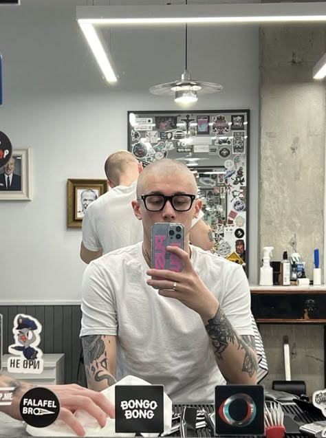 Short Hair Men Style, Shaved Head Styles, Bald Person, Bald Hairstyles, Very Short Hair Men, Short Hair Men, Hair Men Style, Bald Look, Bald Man