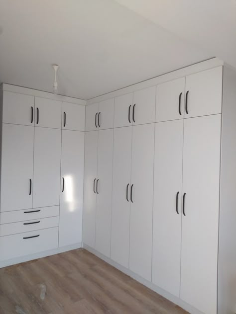 Fixed Wardrobe Design, Wardrop Design Bedroom Wood, Almari Design Bedroom, Latest Cupboard Designs, Master Closet Design, Wall Wardrobe Design, Bedroom Built In Wardrobe, 90s Home, House Interior Design Styles