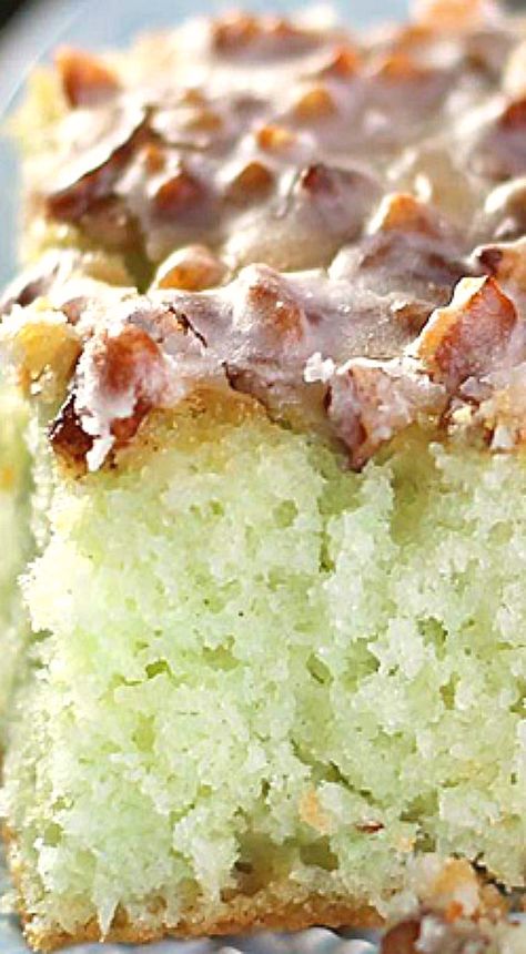 Pistachio Poke Cake. Pistachio Cake Recipe Easy, Pistachio Pudding Recipes, Pistachio Poke Cake, Pistachio Pineapple Cake, Pudding Cake Mix, Cake Pistachio, Pistachio Pudding Cake, Pudding Poke Cake, Pistachio Dessert