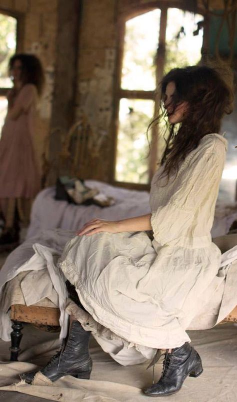 Southern Gothic Aesthetic, Picnic At Hanging Rock, Magnolia Pearl Clothing, Dark Mori, Fredericksburg Texas, Victorian Aesthetic, Look Rock, Page One, Southern Gothic