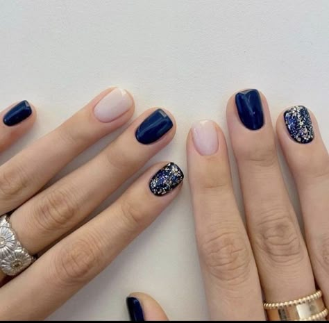 Simple Winter Manicure, Dark Nails With Glitter Accent, Navy Nails With Accent Nail, Dark Blue New Years Nails, Navy And Pink Nails Ideas, Nail Ideas With Blue, Short Nails Dark Blue, Skittle Nails Color Combos, Blue Colored Nails