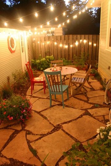 Don't like the giant crazy paving, but everything else is so cosy and simple Dry Creek, Have Inspiration, Outside Living, Pergola Plans, Small Yard, Side Yard, Small Patio, Building Plans, Backyard Oasis