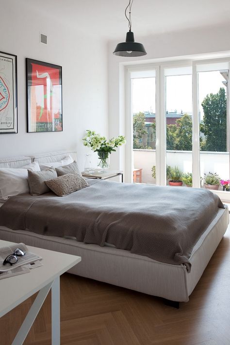 Lovely bedroom in white connecetd with the small Balcony outside Minimalist Dekor, Vintage Bedroom Decor, Interior Design Minimalist, Best Modern House Design, Stylish Apartment, Interior Minimalista, Dekorasi Kamar Tidur, Hauntingly Beautiful, Minimalist Furniture