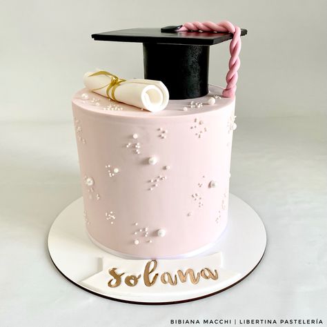 College Graduation Cakes 2023, Graduation Cake For Girl, Graduation Pink Cake, Graduation Cake Nurse, Simple Grad Cake, Graduation Cakes Pink, Graduation Cake Ideas Simple, Graduation Cake Simple, Small Graduation Cakes