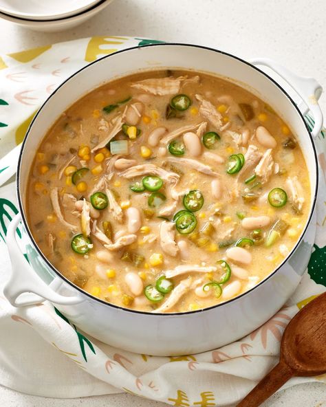 Recipe: Weeknight White Chicken Chili | Kitchn Party Food Easy, White Chicken Chili Recipe, Thanksgiving Leftover Recipes, Green Chili Peppers, White Chili Chicken Recipe, Cold Weather Food, Favorite Recipes Chicken, Carbonara Recipe, Chicken Chili Recipe