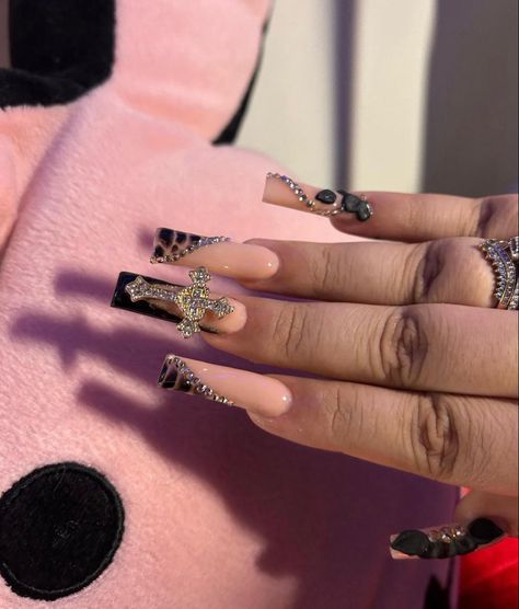 Modern French Manicure, Black French Tip Nail, Black French Tip, French Tip Nail Art, Black Acrylic Nails, Punk Nails, Modern French, Colored Acrylic Nails, Girly Acrylic Nails