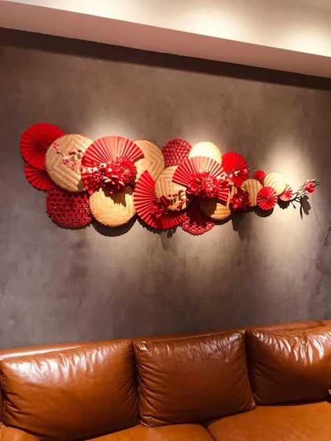 Chinese New Year Wall Decoration, Chinese Fan Decoration Wall, Chinese Lunar New Year Decoration, Tet Holiday Decoration, Chinese New Year Decorations Ideas, Cny Decoration Ideas, Imlek Decoration, Room Wall Drawing, Livingrooms Design