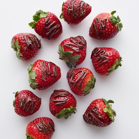 Chocolate Drizzled Strawberries | Recipes | WW USA Strawberries Recipes, Meal For One, 2 Ingredient Recipes, Ww Desserts, Chocolate Drizzle, Ice Cream Sundae, Ww Recipes, Strawberry Recipes, Semisweet Chocolate