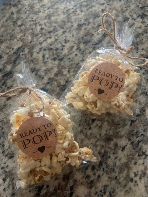 Snack Favors, Ready To Pop Popcorn, Baby Shower Goodie Bags, Baby Shower Snacks, Pop Baby Showers, Ready To Pop, Boy Shower, Shower Favors, Goodie Bags