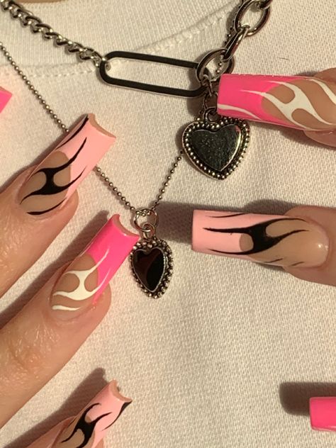 Rock Nails Grunge, Nails Aesthetic Pink, Punk Rock Nails, 2000 Nails, Rock Nails, Hippie Nails, Punk Nails, Airbrush Nails, Vintage Nails