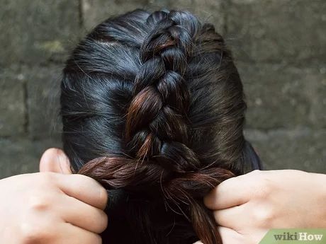 How to Do a Reverse French Braid: 6 Steps (with Pictures) Reverse French Braid, French Braid Tutorial, Reverse French Braids, Reverse Braid, French Braids Tutorial, Reverse French, Side French Braids, Flat Hair, Braid Tutorial