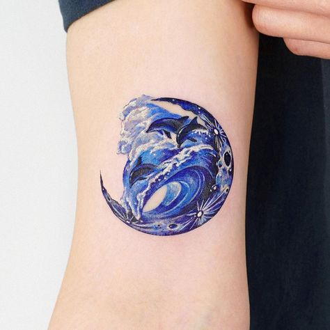 Gradient Moon Tattoo, Moon And Ocean Tattoo, Blue Moon Tattoo, Moon Tattoo Ideas, Tato Tradisional, Moon Phases Tattoo, Glowing Moon, Moon Tattoos, Tattoo Filler