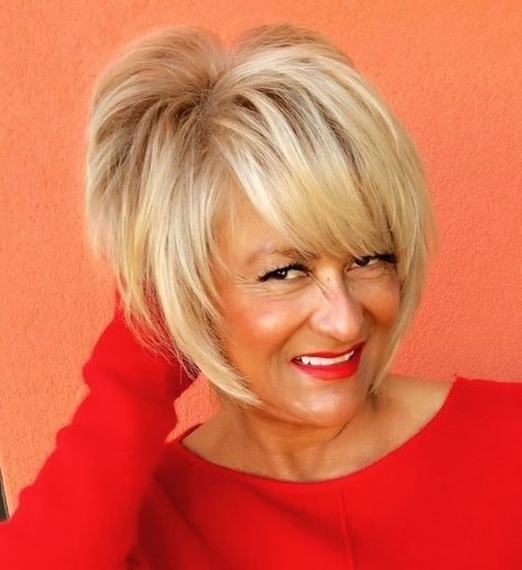 Chic Blonde Bob for Older Ladies Short Stacked Bob Haircut Over 50, Big Short Hair, Grey Blonde Hair, Short Shaggy Haircuts, Kadeřnické Trendy, Fine Straight Hair, Choppy Bob Hairstyles, Bob Haircut For Fine Hair, Short Hairstyles For Thick Hair