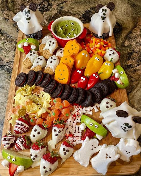 Jeneice, Disney Mom on Instagram: “Looking for something special to make for Halloween the Charcuterie board would be a hit with adults and children 🎃👻 and it’s super easy to…” Halloween Hosting, Mickey Cupcakes, Halloween Charcuterie, Disney Mom, Looking For Something, Charcuterie Board, Halloween Treats, Something Special, Cheese Board