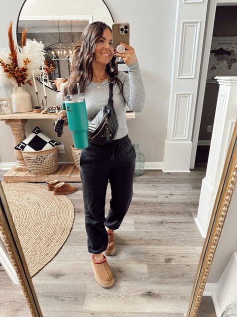 Cute Mom Casual Outfits, Lazy Dress Outfit, Mom Errand Outfit Fall, Late Summer Mom Outfits, Rainy Errands Outfit, Black Jeans And Uggs Outfit, Cold Weather Sports Mom Outfits, Fall Mom Style, Thanksgiving Comfy Outfit