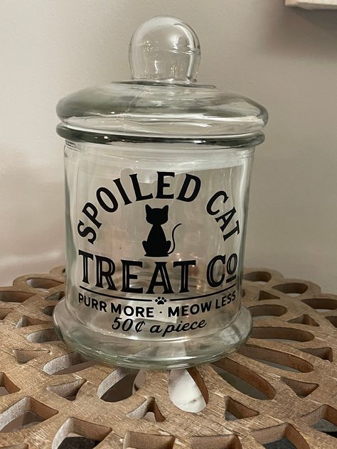 Super cute cat treat jar!! Purrfect for your kitties favorite bag of treats and fits in well with most décor! Glass jar, Two sizes available 27oz or 10oz. The 10oz is approximately: height 5 3/4 Diameter 3 1/8 diameter. The 27 oz is approximately: height 7 5/8 Diameter 5 1/8. Designs are available in black or white, I will do black standard so please leave me a note upon purchase if you would like white. If you would like this jar with a different design that I offer in my shop, please just sele Cat Treat Container, Cat House Decor, Cat Treat Jar, Spoiled Cat, Spoiled Cats, Pet Storage, Super Cute Cats, Treat Jar, Jar Opener