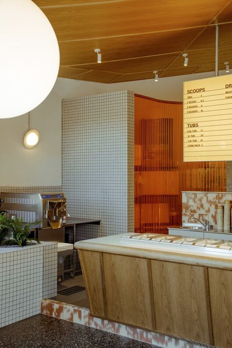 Gelato Messina Kent Town / Sans-Arc Studio | ArchDaily Retro Cafe Interior, Italian Cafe Interior, Cafe Bench, Cafe Display, Opening A Coffee Shop, Retro Cafe, Cafe Shop Design, Small Cafe, Timber Windows