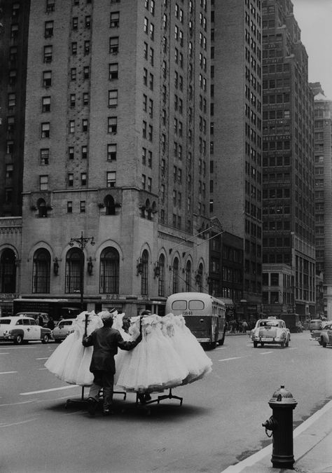 Sabine Weiss, Robert Doisneau, Nyc Street, New York Photos, New York Aesthetic, Vintage New York, City Photography, New York Street, Vintage Photography