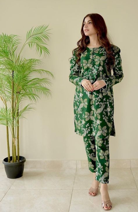 South Indian Dress Salwar Kameez, Cort Set For Women, Indian Print Dress, South Asian Fashion, Stylish Kurtis Design, Sets Outfit, Kameez Designs, Velvet Dress Designs, Simple Kurta Designs