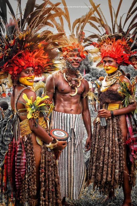 Chimbu Papuan People, Huli Wigmen, Cultural Pictures, African History Facts, Polo T Shirt Design, Unique Culture, Iphone Wallpaper Vsco, West Papua, Aztec Culture