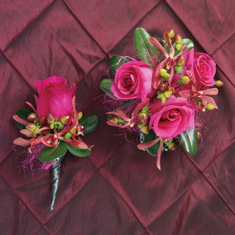 Prom Corsage Pink, How To Make Corsages, Bridal Shower Centerpieces Diy, Prom Flowers Corsage, Pink Boutonniere, Prom Corsage And Boutonniere, Wrist Corsage Prom, Boutonnieres Prom, Prom Corsage