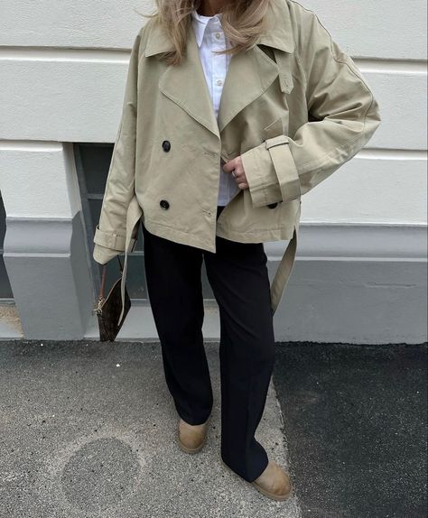 Trenchcoat Outfit, Trenchcoat Style, Trench Outfit, Cropped Trench Coat, Short Trench Coat, Trench Coat Outfit, Cold Weather Fashion, Autumn Outfits, Stockholm Fashion