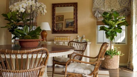 Spanish Colonial Homes, Dallas House, Upholstered Banquette, Custom Canopy, San Francisco Houses, Woven Chair, Room Screen, Los Angeles Homes, Entry Hall