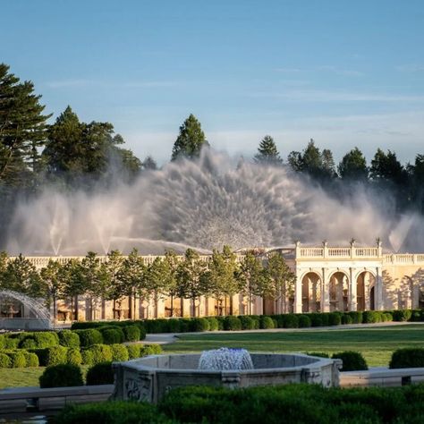 Best Things To Do At Longwood Gardens - TravelAwaits Longwood Gardens Pennsylvania, Longwood Gardens Wedding, Amazing Experiences, Seasonal Activities, Meadow Garden, Garden Stand, Longwood Gardens, Hilton Garden Inn, Fish Ponds