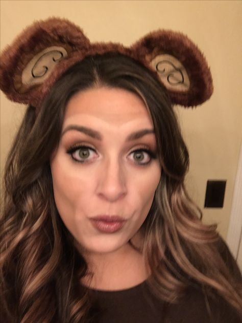 Monkey Halloween makeup Monkey Costume Women Makeup, Cute Monkey Face Paint, Monkey Costume Makeup, Monkey Face Makeup, Cute Monkey Makeup, Monkey Halloween Makeup, Monkey Makeup Women, Diy Monkey Costume Women, Monkey Makeup Halloween