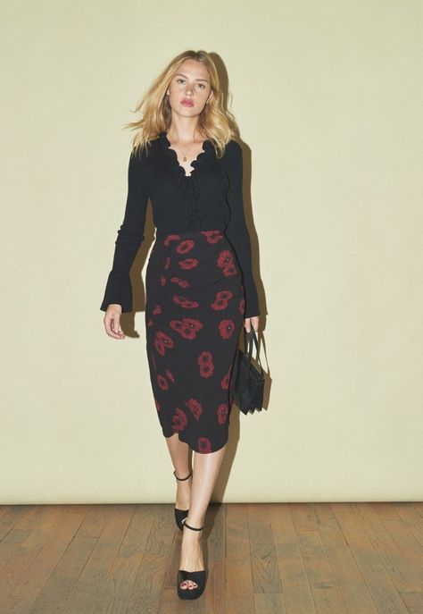 Burgundy And Black Outfit Classy, No Waist Body Shape Outfit, Red Floral Skirt Outfit, Midi Skirt Work Outfit, Dark Romantic Outfit, Maroon Top Outfit, Night Casual Outfit, Feminine Outfits Casual, Cider Outfits