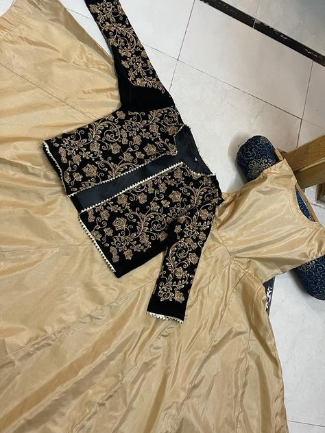 Sequence Embroidered Koti with Kalli Sleeves less Long Maxi 2PCs Size: Chest 20 Maxi Lengh 52 Maxi Ghaira 120+ Maxi Stuff Silk Koti Length 15 Koti Stuff Silk Real Videos/Pictures Contact 03058431284 Real Video, Gif Pictures, Long Maxi, Silk, Clothes