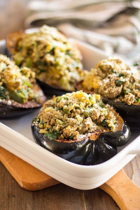 Ground Beef Stuffed Acorn Squash | thehealthyfoodie.com Beef Stuffed Acorn Squash, Stuffed Shells Beef, Acorn Squash Recipe, Stuffed Acorn Squash, Beef Dinners, Acorn Squash Recipes, Squash Recipe, Paleo Lunch, Stuffing Recipes