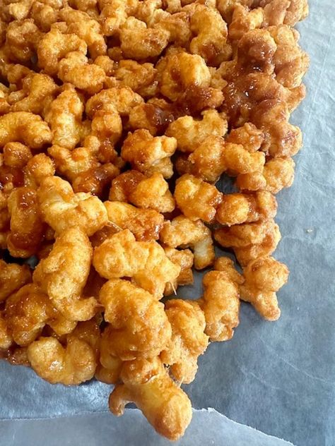 How To Make Easy Caramel Puff Corn | GB's Kitchen Carmel Puff Corn, Bugles Snack Mix, Carmel Corn Recipe, Zucchini Sheet Cake, Caramel Puffed Corn Recipe, Holiday Treats For Kids, Puffed Corn Recipes, Caramel Puff Corn, Puff Corn