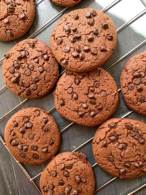 Eggless Biscuits, Whole Wheat Chocolate Chip Cookies, Wheat Chocolate Chip Cookies, Double Chocolate Chip Cookie Recipe, Fruity Cookies, Modak Recipe, Nutella Cookie, Eggless Cookie Recipes, Eggless Chocolate Chip Cookies