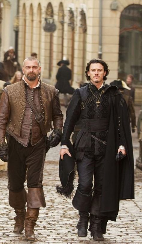 Porthos (Ray Stephenson) and Aramis (Luke Evans) in The Three Musketeers. The Miniaturist, Three Musketeers, The Three Musketeers, Luke Evans, Medieval Dress, Fantasy Costumes, Movie Costumes, Folk Costume, Fantasy Clothing