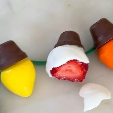 Hello Sunshine on Instagram: "Chocolate-covered strawberries shaped like holiday lights?!? Yes, please 🍓 We’re ready to #TasteTheStory of the season with these adorable treats by @JessieJaneDaye! Head over to Jessie’s page for the full ingredient list. 🎥: @jessiejanedaye" Christmas Light Strawberries, Chocolate Covered Strawberry Christmas Lights, Strawberry Christmas Lights, Strawberry Christmas, Dipped Strawberries, Ingredient List, Strawberry Dip, Xmas Lights, Chocolate Strawberry