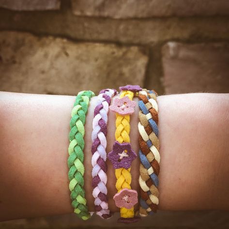 Rapunzel Flynn Rider, Rapunzel Dress, Rapunzel And Flynn, Disney Bracelet, Rapunzel Hair, Purple Details, Flynn Rider, Wood Bracelet, Couple Bracelets