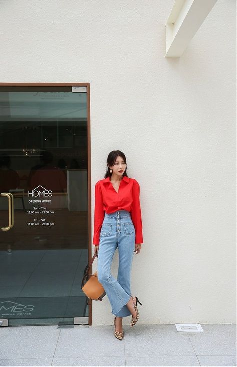 Casual Korean Outfits, Korean Poses, Korean Fashion Summer Casual, Korean Tops, Korean Fashion Summer, Korean Shows, Cute Skirt Outfits, Business Casual Outfits For Work, Korean Fashion Trends