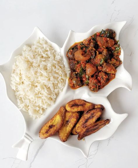 Anniversary Food, Nigeria Food, African Recipes Nigerian Food, Plantain Recipes, Nigerian Recipes, African Cooking, Food Infographic, Vegetarian Fast Food, African Recipes